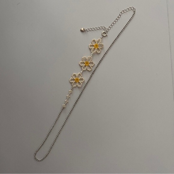 Handmade Beaded Daisy Necklace - Picture 3 of 3